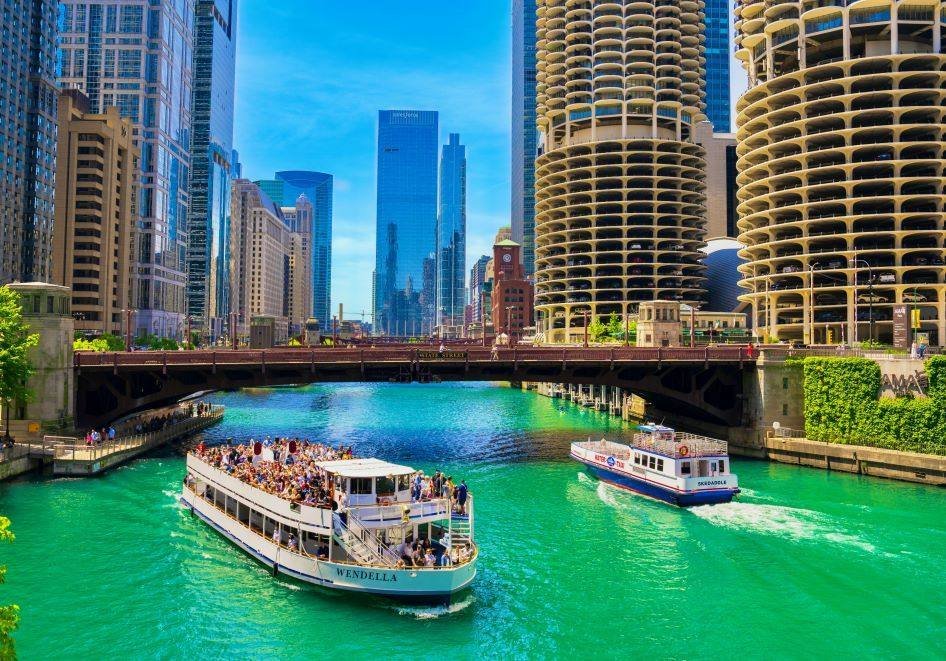 The Chicago River running through downtown Chicago